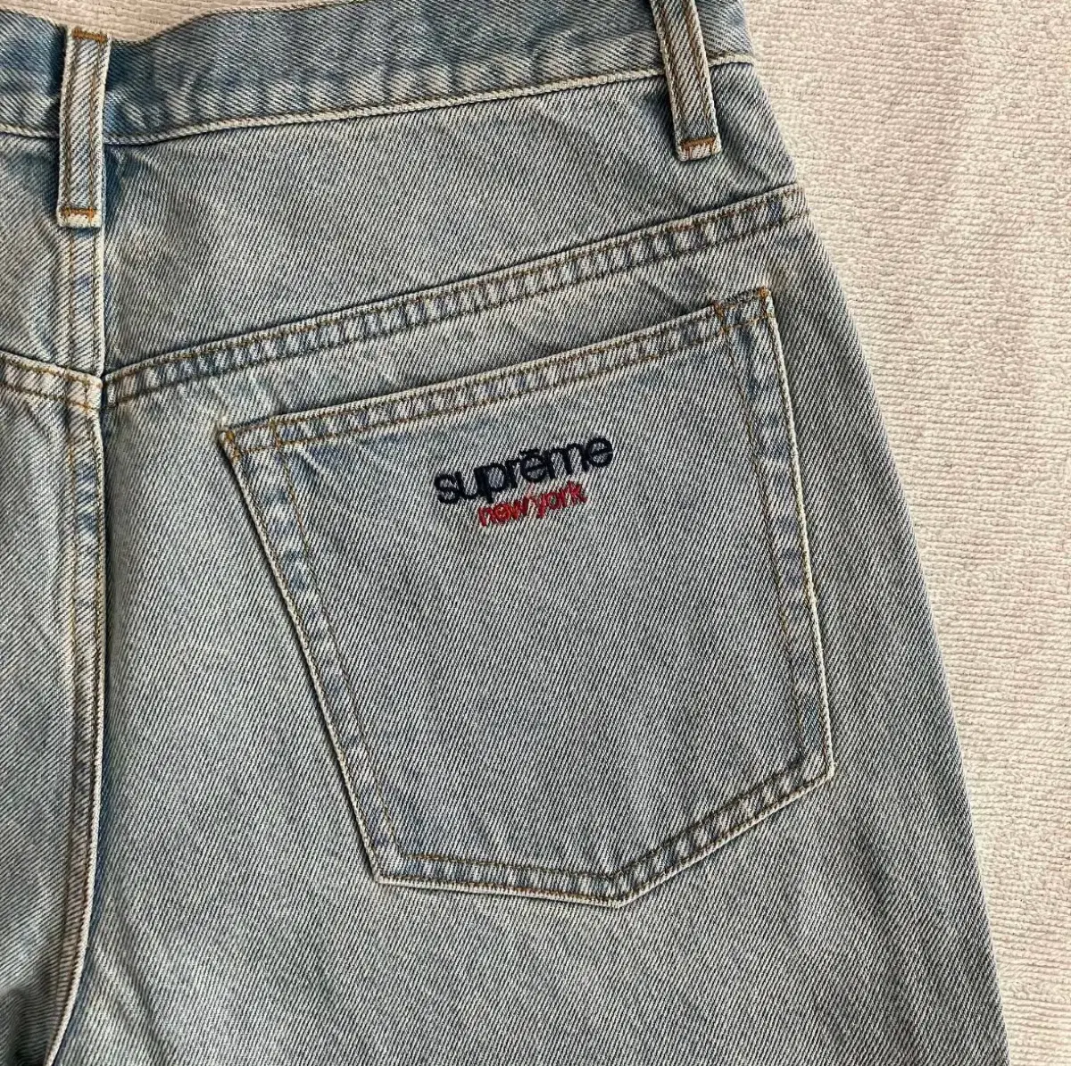 シュプリームバギージーンズウォッシュインディゴ (新製品) シュプリームバギージーンズウォッシュインディゴ (新製品)